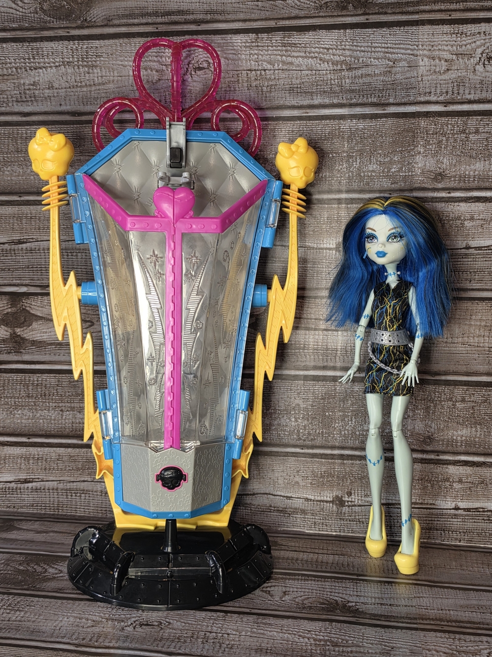 Monster High Freaky Fusion Recharge Chamber with Frankie Stein Doll